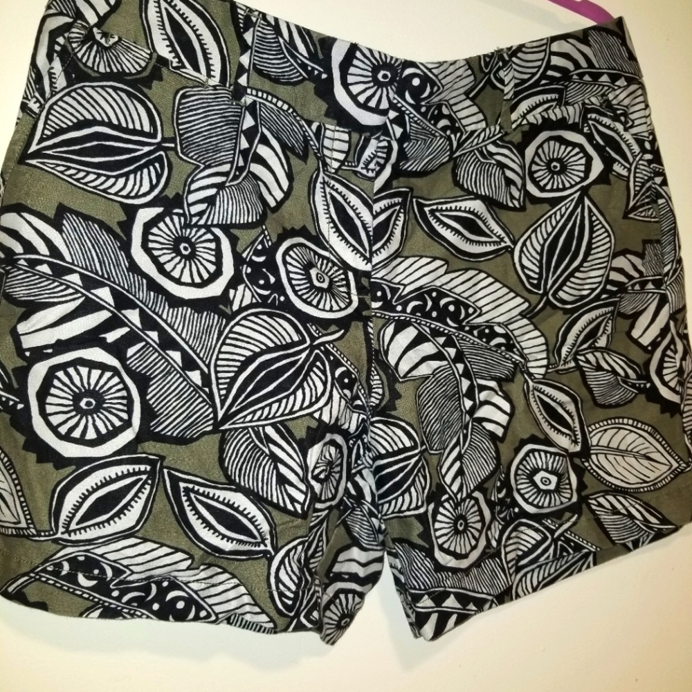 Loft Linen Olive Green Jungle print shorts